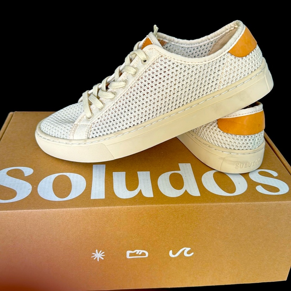 Soludos Unisex mesh Sneaker Men sz 8 or Ladies sz 9. New in box